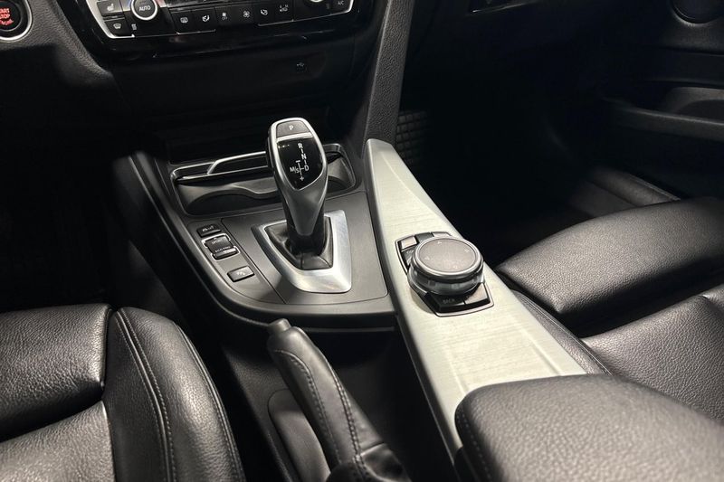 BMW 330 bild 13