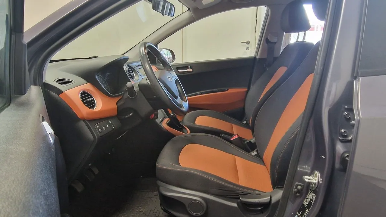 Vehicle image 13