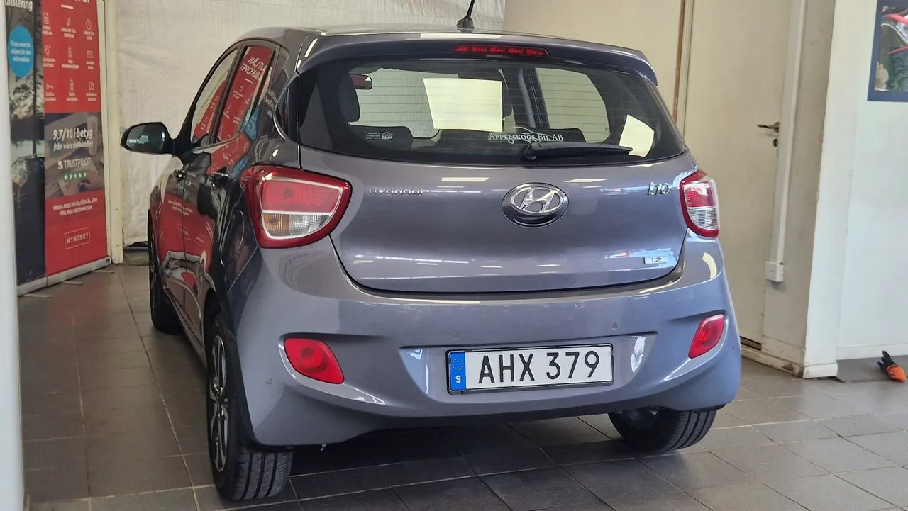 Vehicle image 4