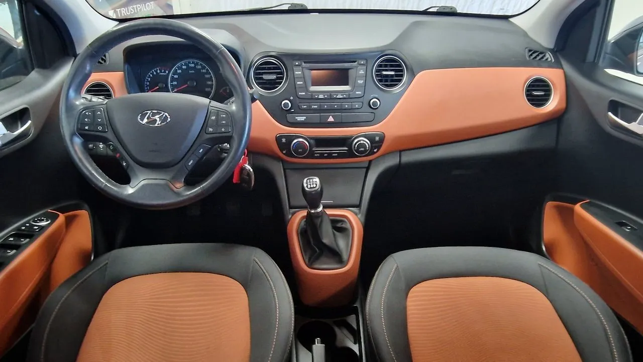 Vehicle image 9