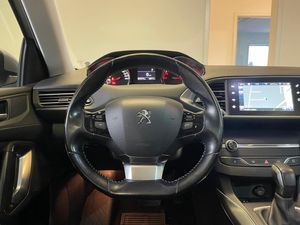 Peugeot 308 SW bild 8