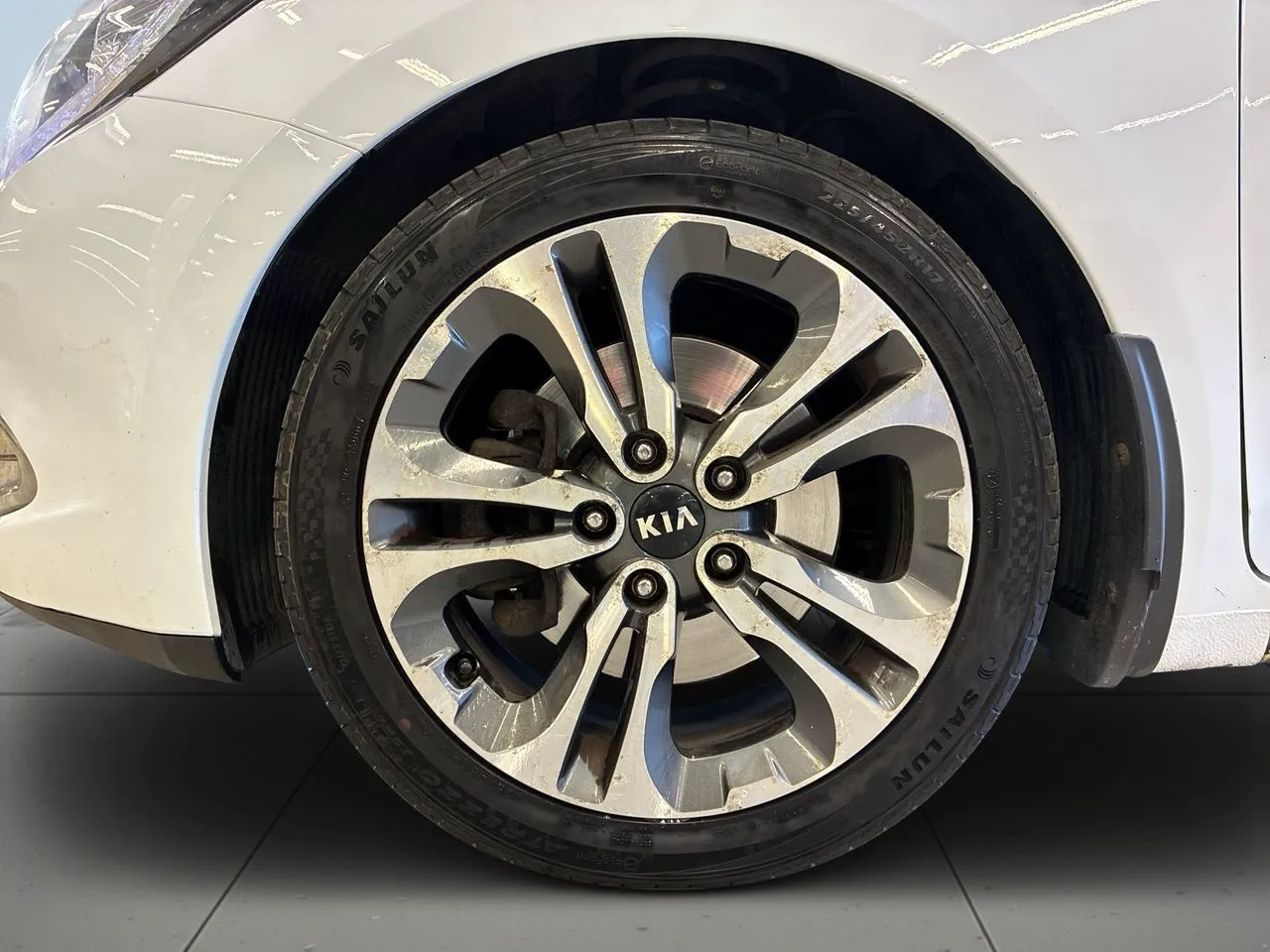 Vehicle image 13