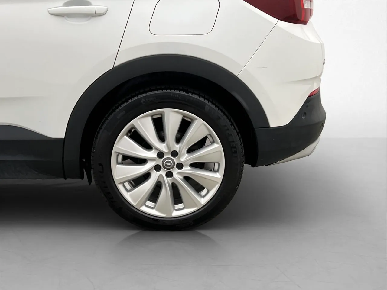 Vehicle image 30