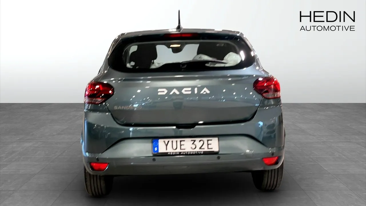 Vehicle image 6