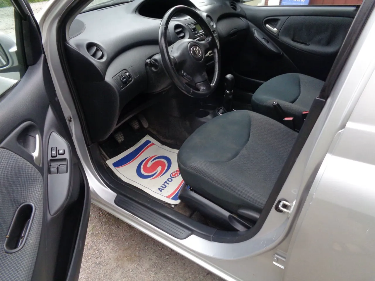 Vehicle image 21