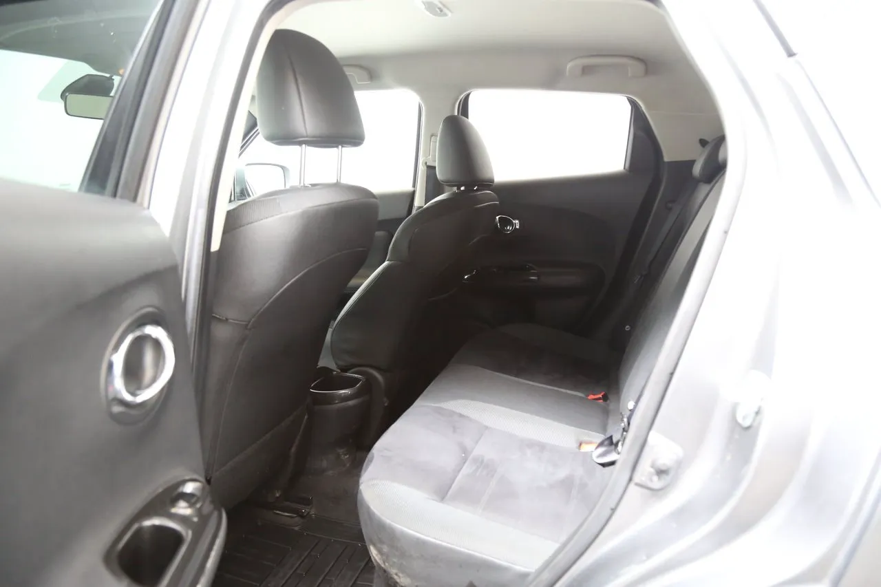 Vehicle image 21