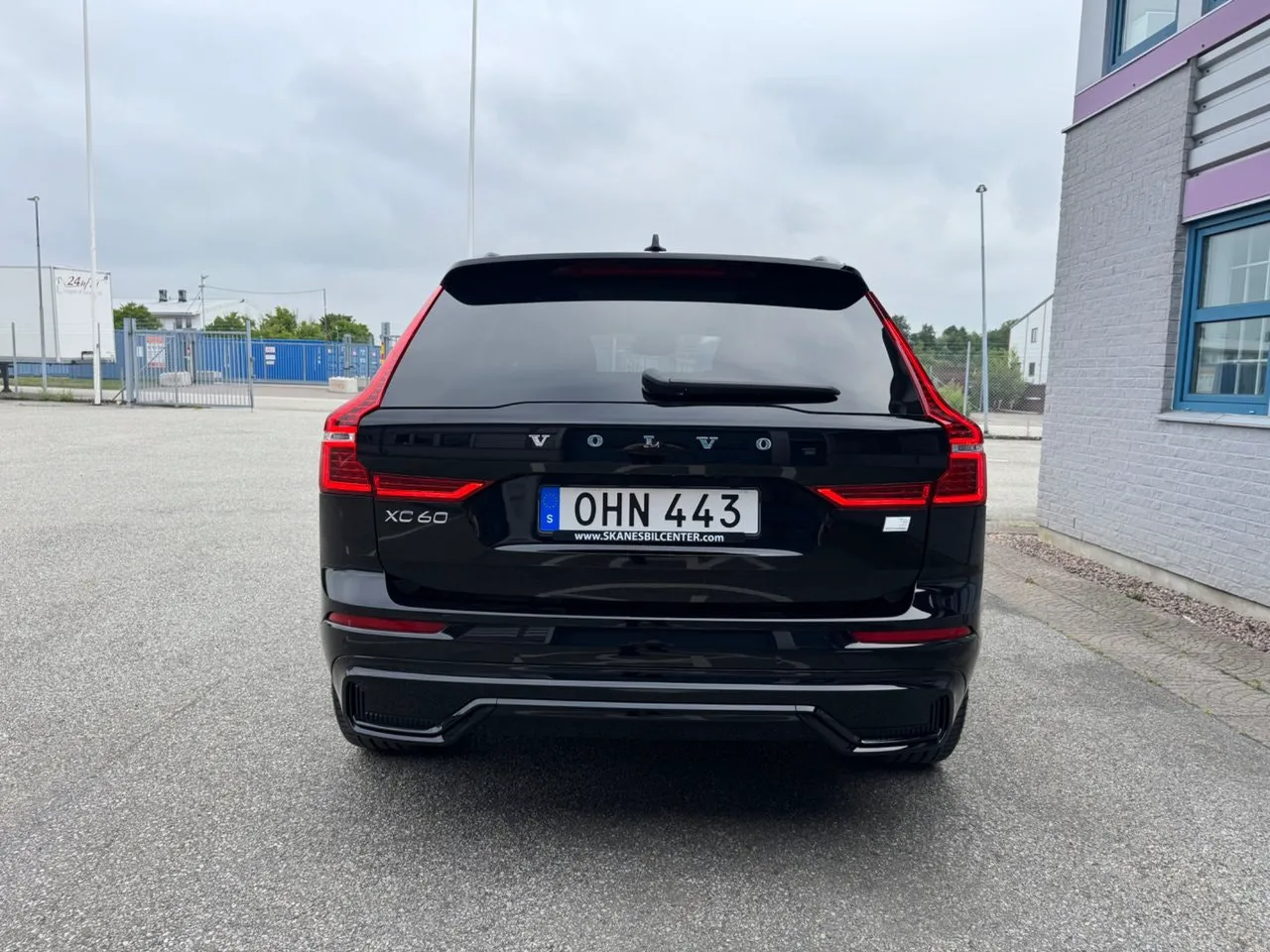 Vehicle image 6