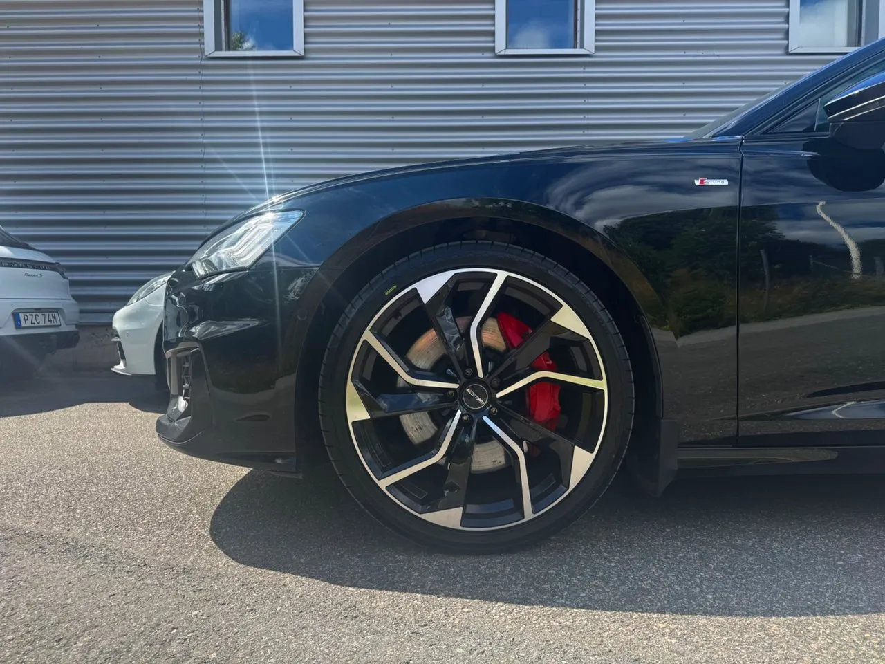 Vehicle image 5