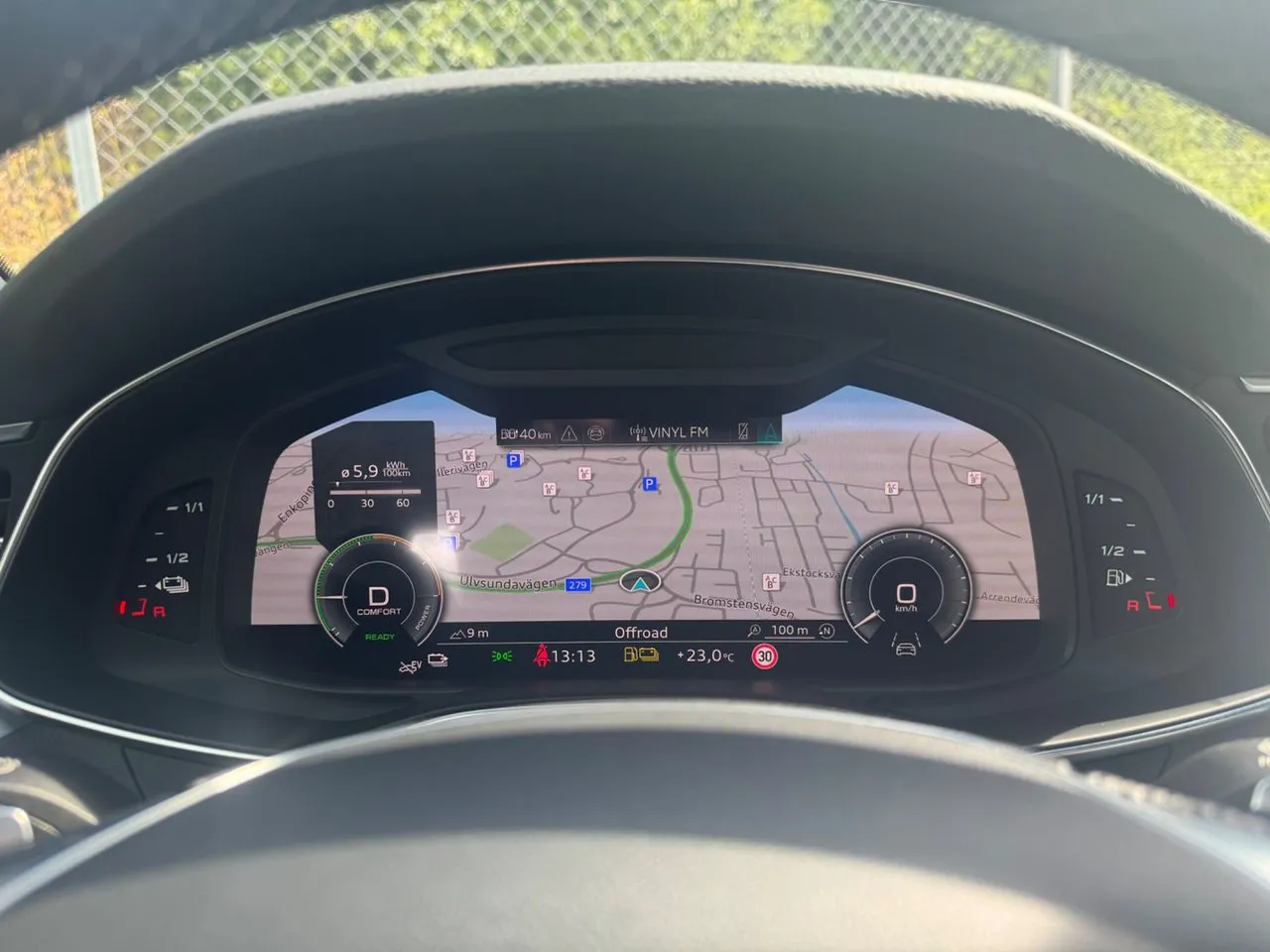 Vehicle image 15