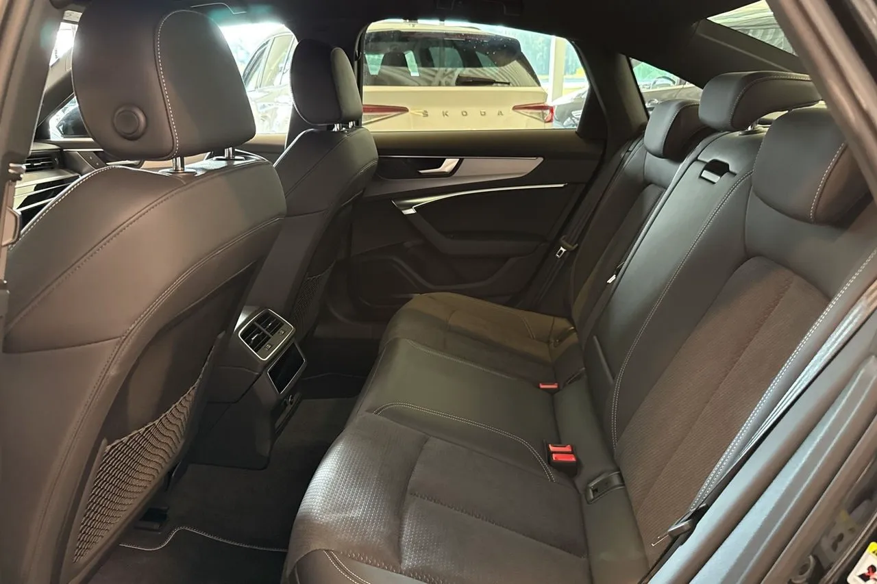 Vehicle image 16