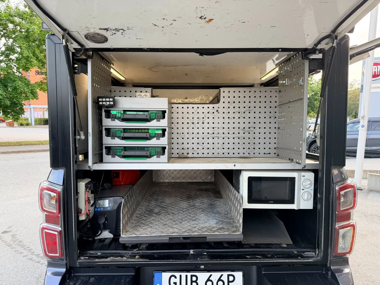 Vehicle image 5