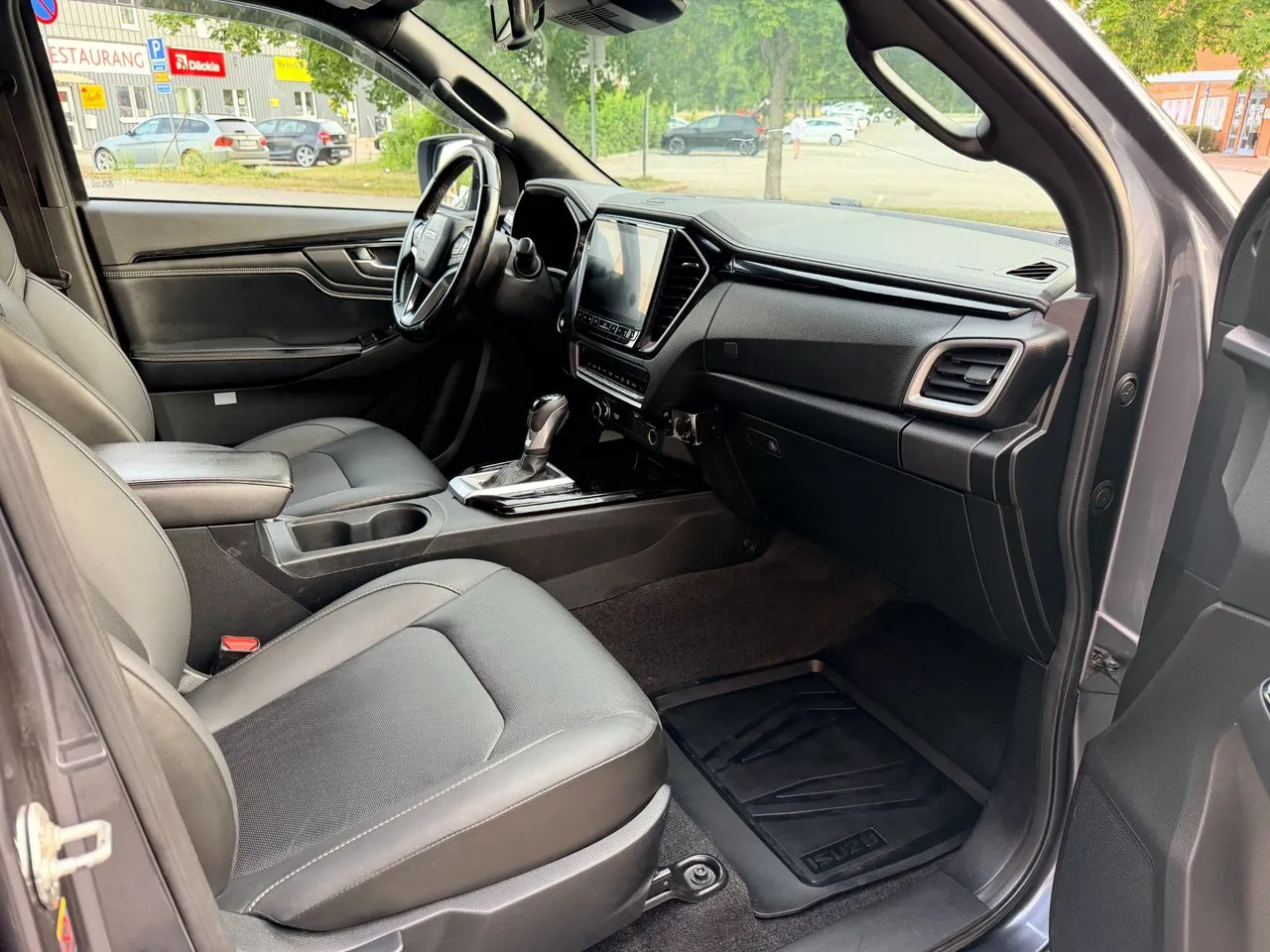 Vehicle image 14