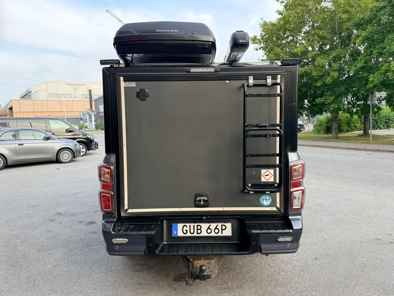 Vehicle image 3