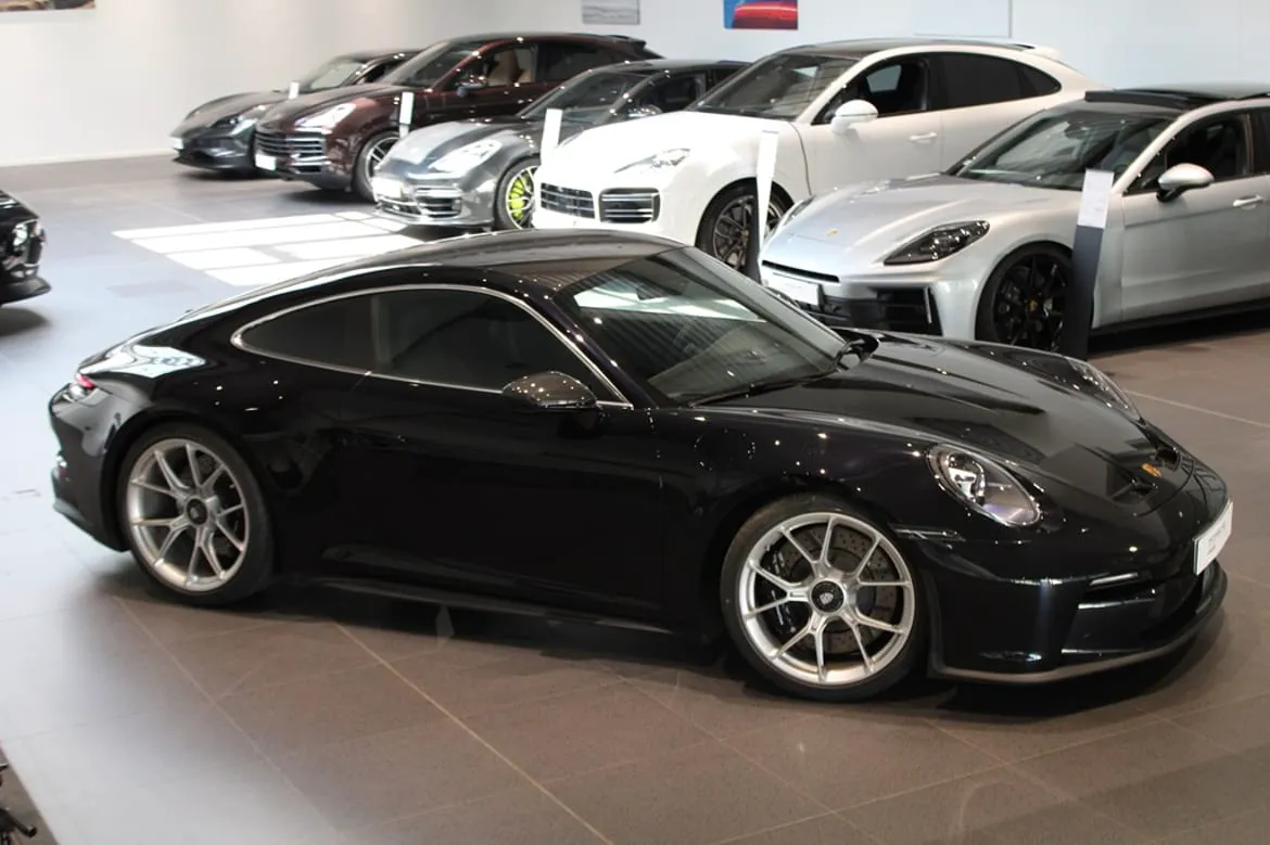 Vehicle image 7