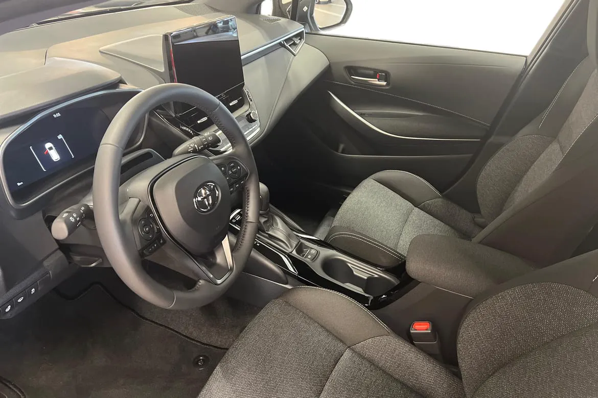 Vehicle image 5