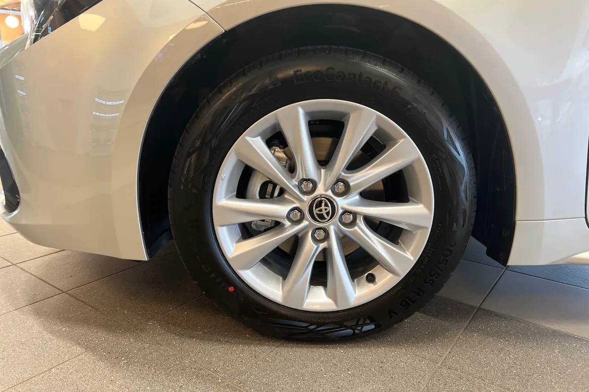 Vehicle image 8