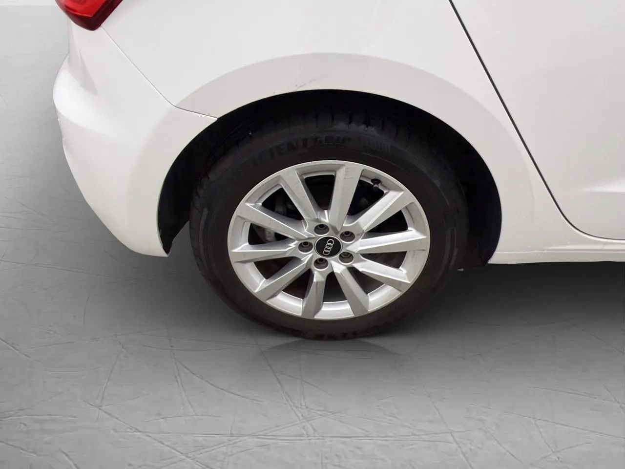 Vehicle image 30