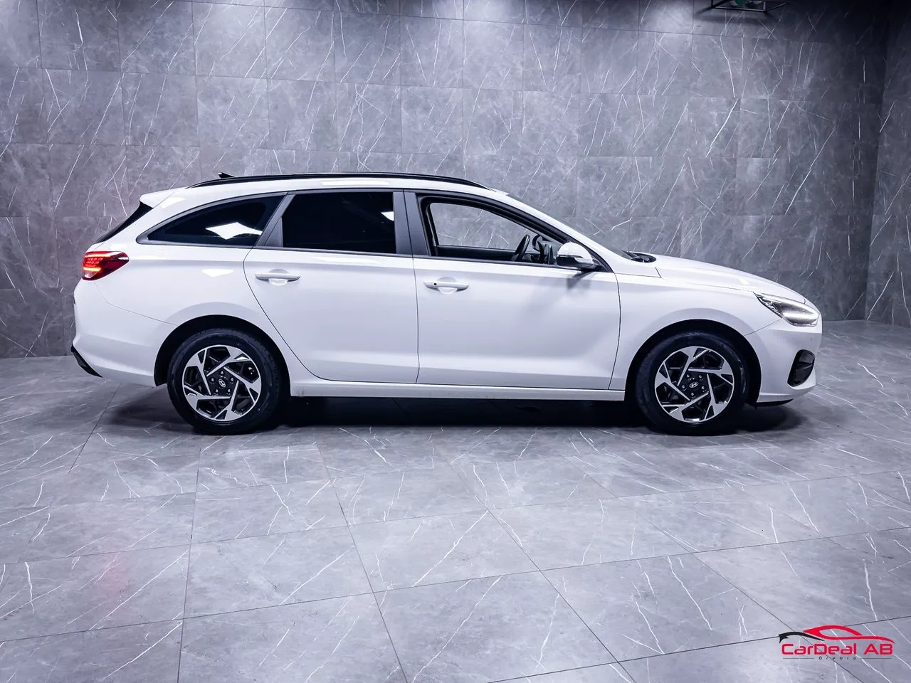 Vehicle image 7