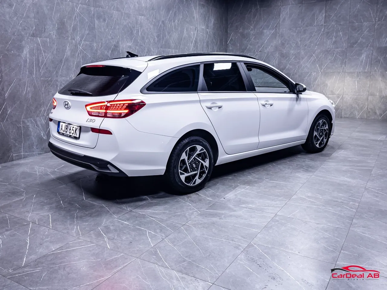 Vehicle image 6
