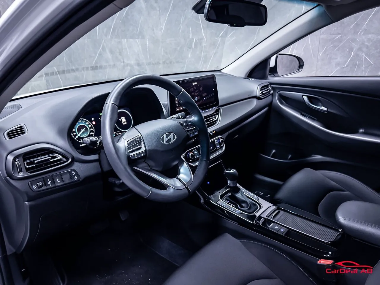 Vehicle image 10