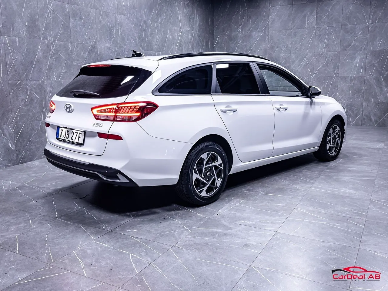 Vehicle image 6