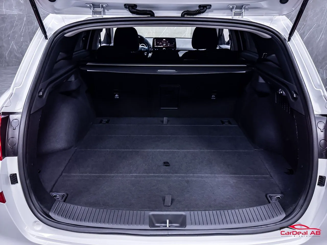 Vehicle image 16