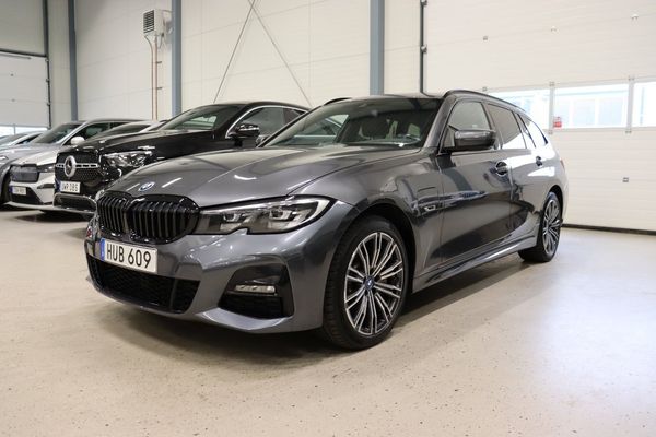 BMW 330 e xDrive Touring M Sport B-Kamera Cockpit Läder 292hk - 2022