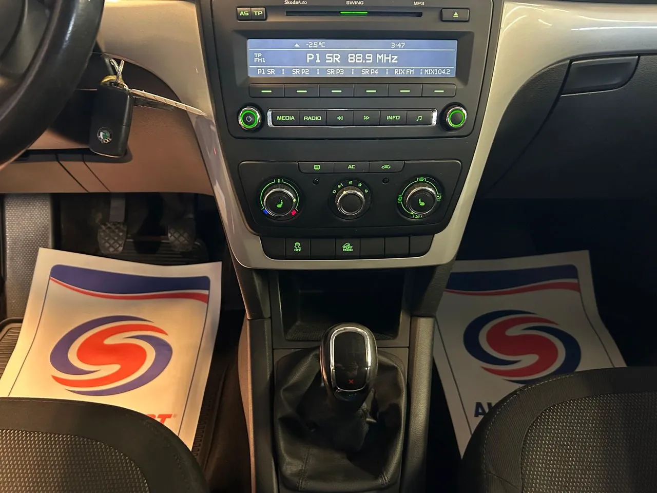 Vehicle image 15