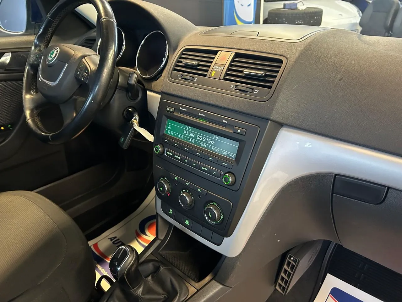 Vehicle image 14