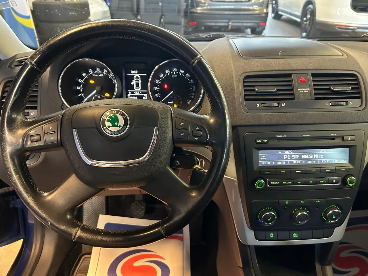 Vehicle image 16