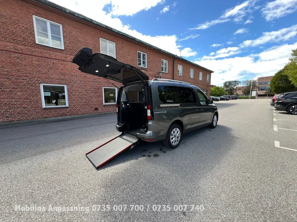 Vehicle image 28