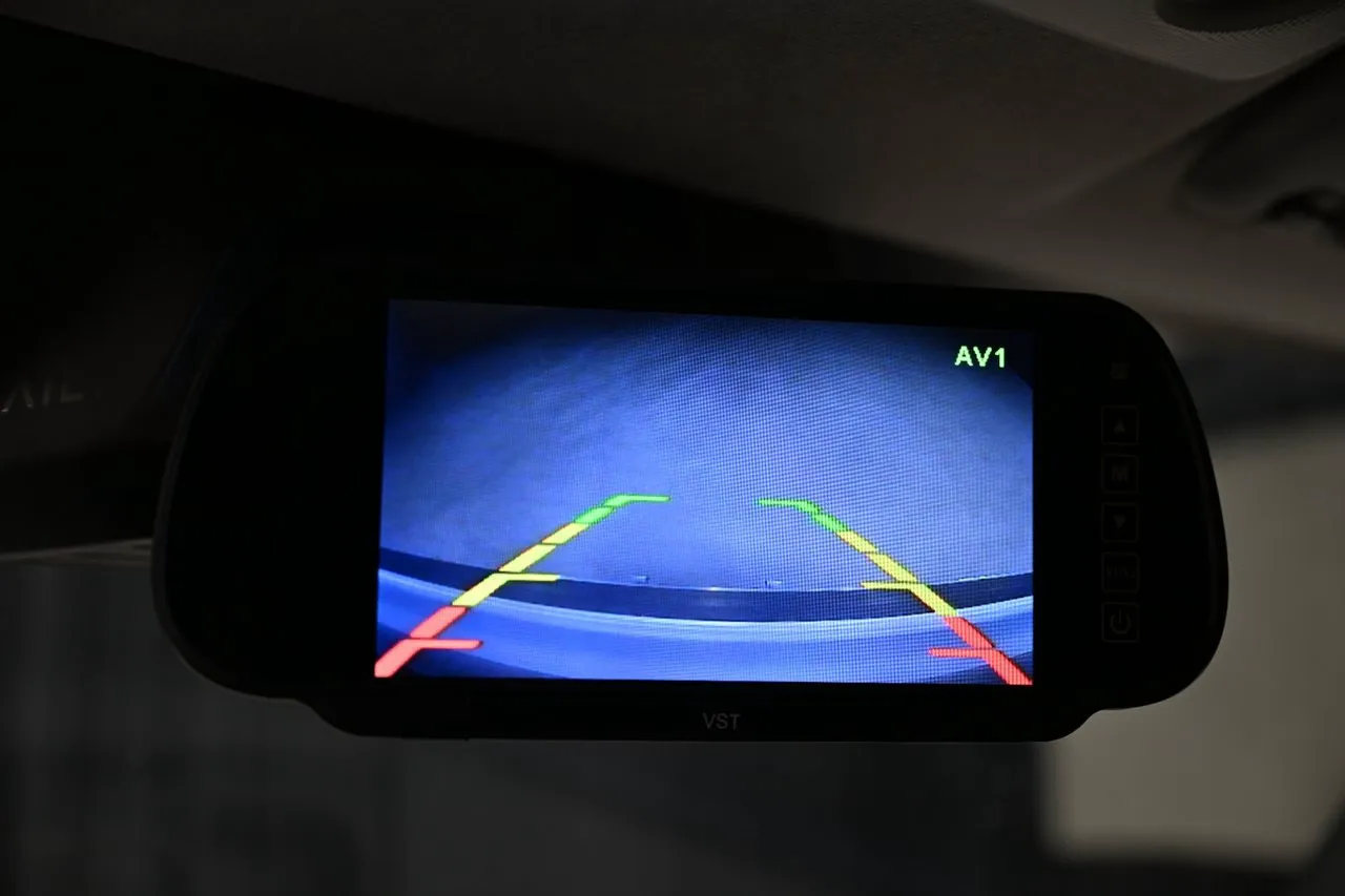 Vehicle image 18