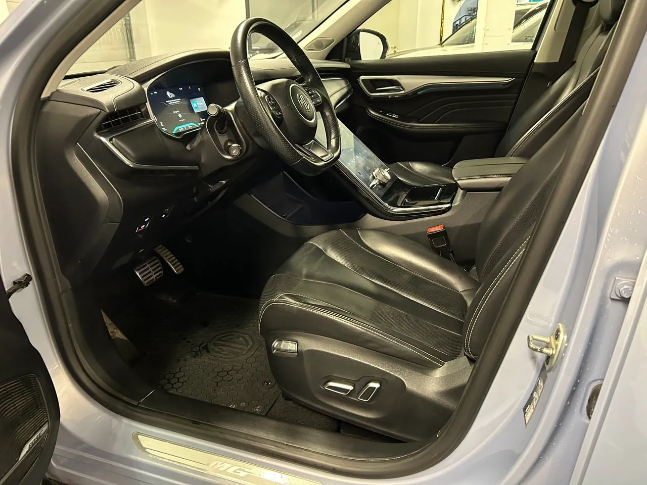 Vehicle image 11
