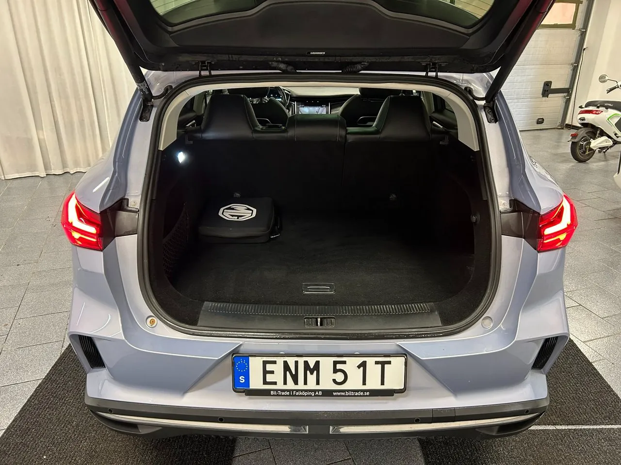 Vehicle image 15