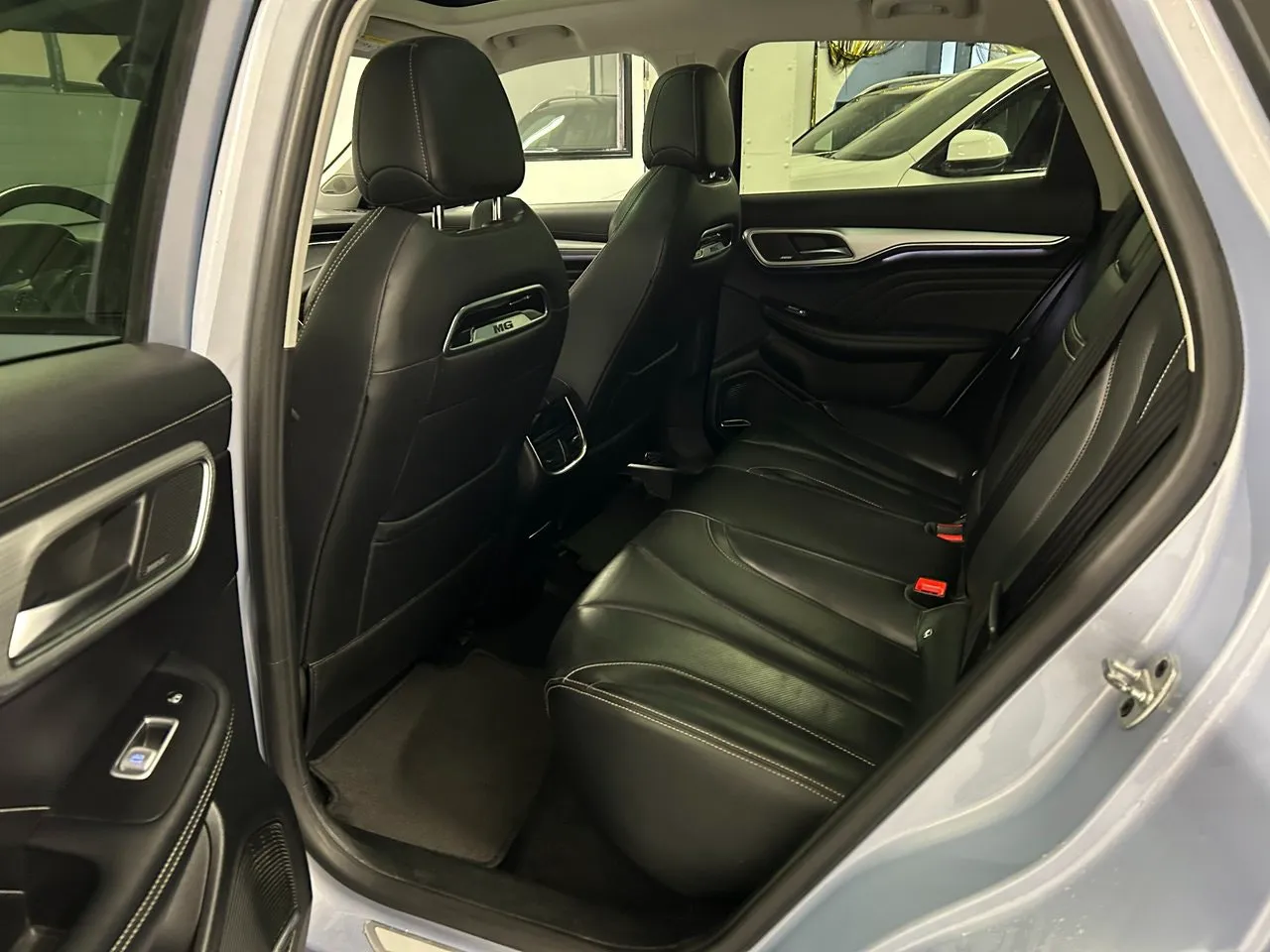Vehicle image 14