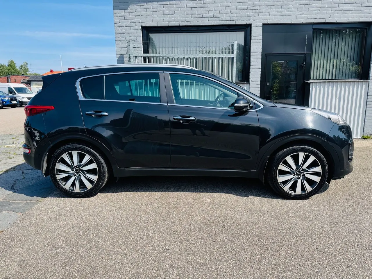 Vehicle image 9
