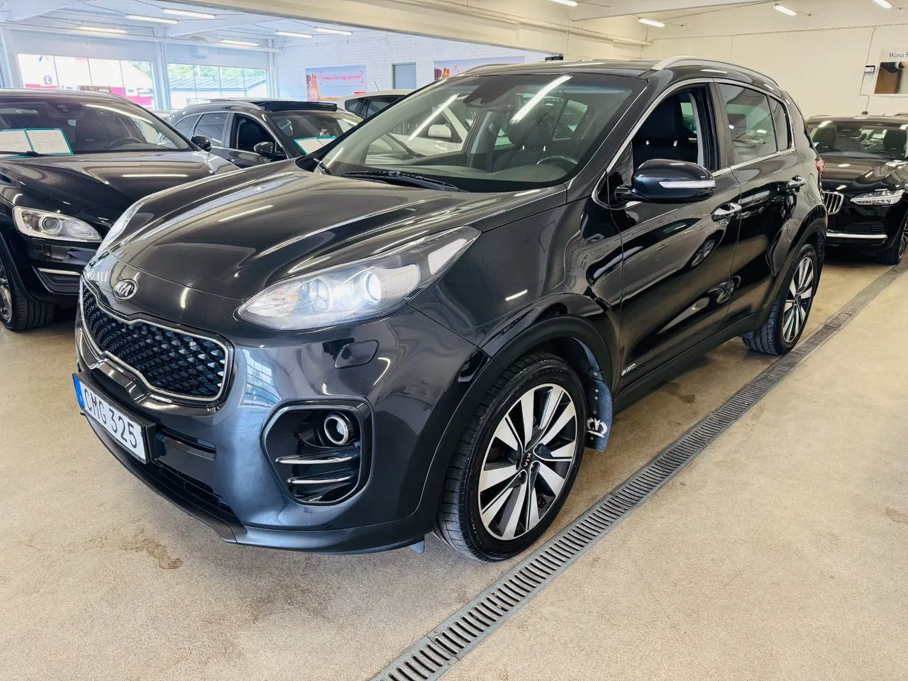Vehicle image 13