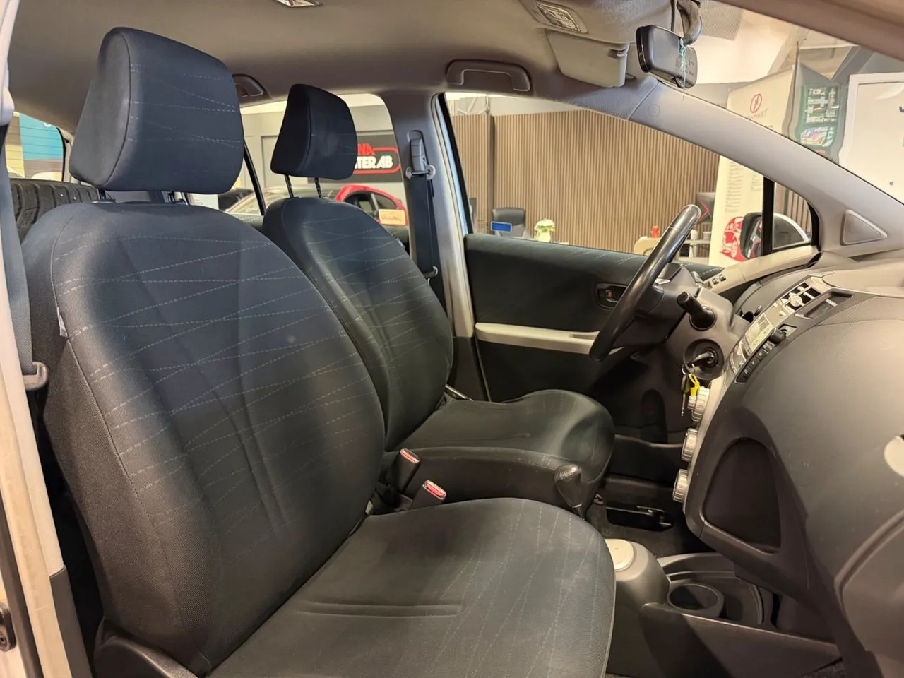 Vehicle image 18