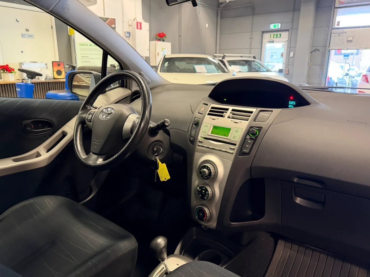 Vehicle image 17