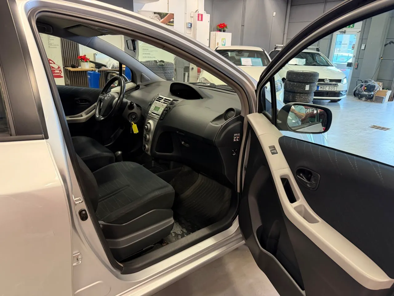Vehicle image 15