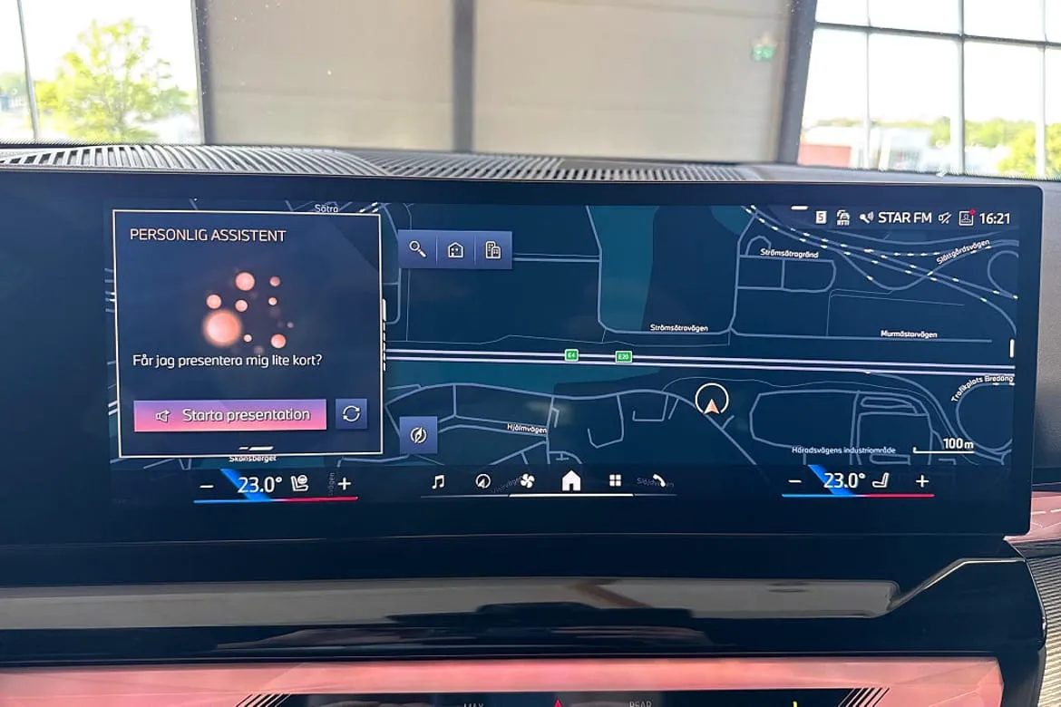 Vehicle image 16
