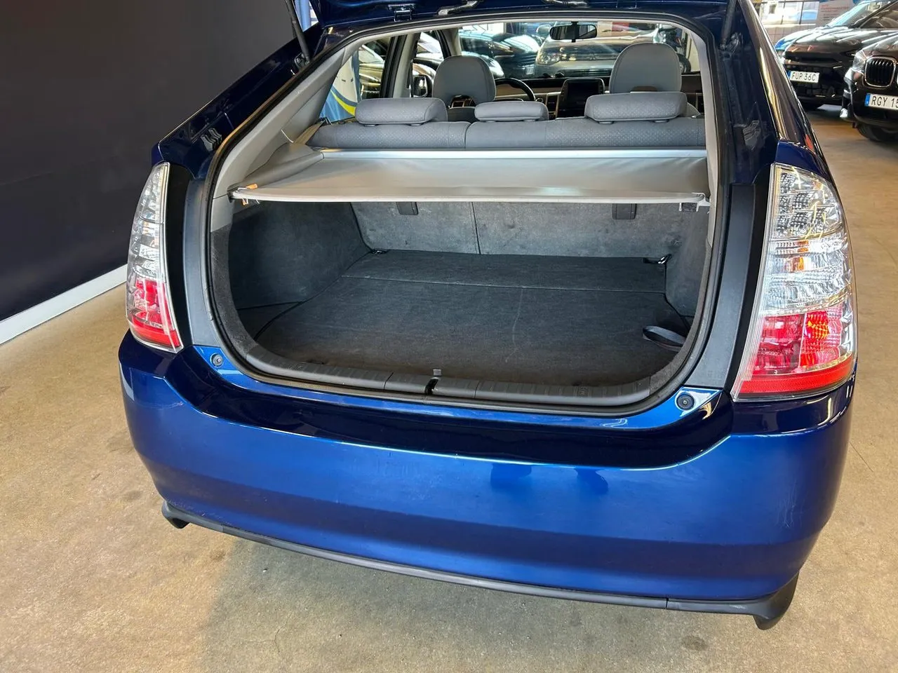Vehicle image 16