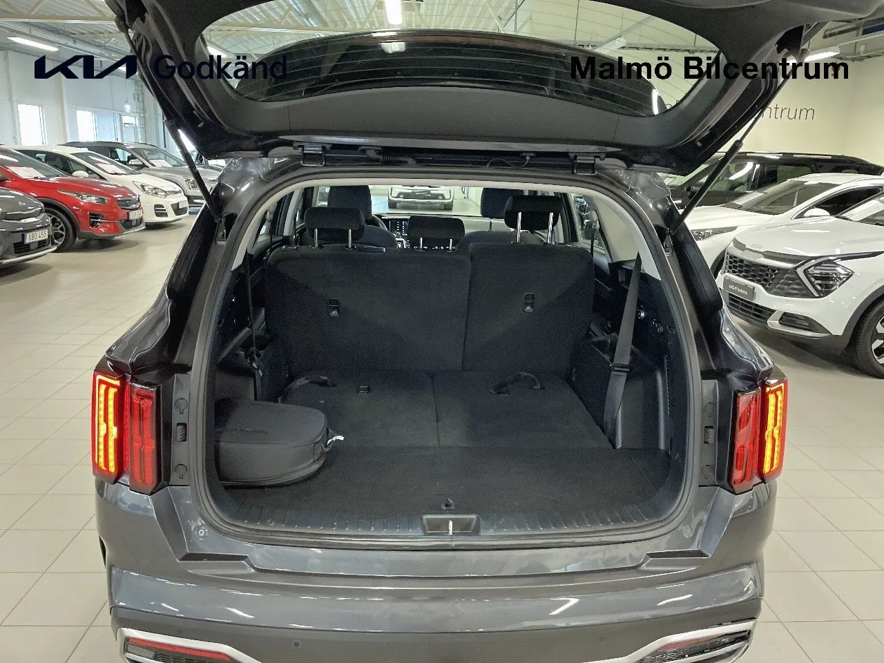 Vehicle image 19