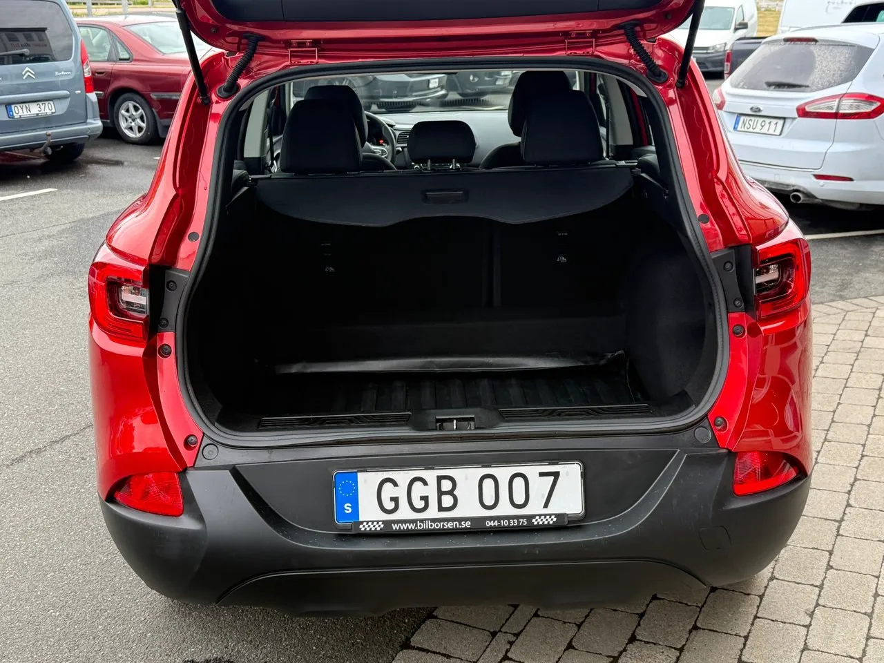 Vehicle image 5