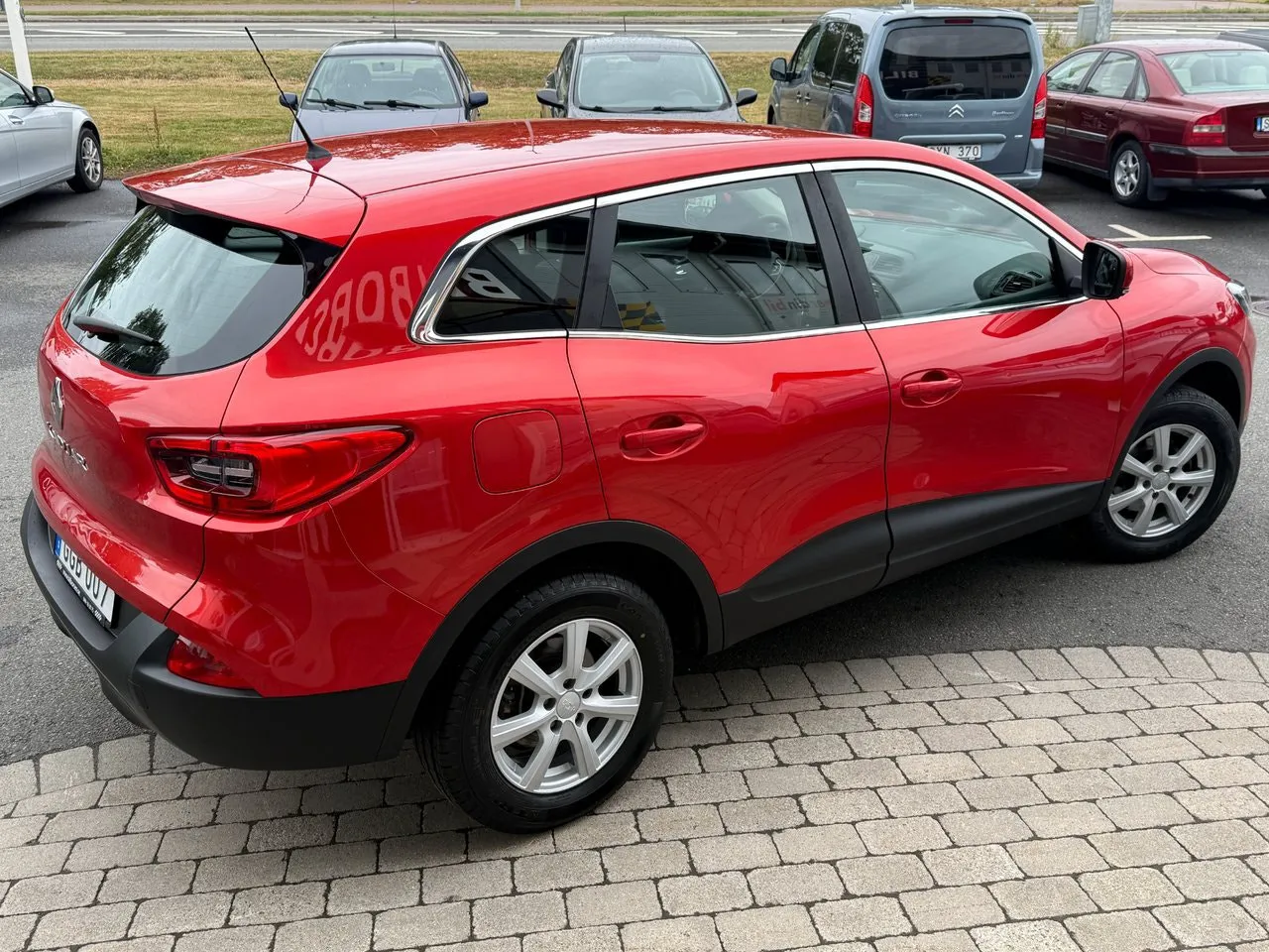 Vehicle image 3