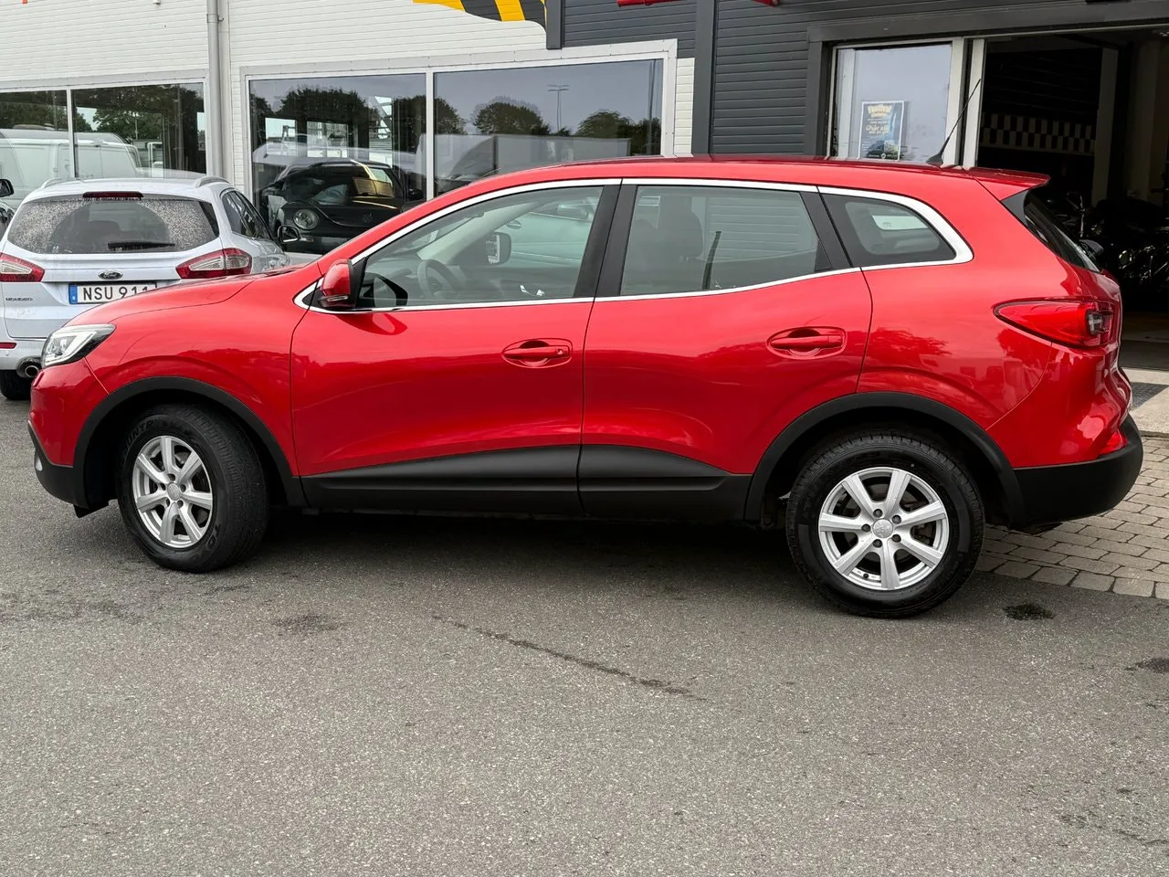 Vehicle image 6