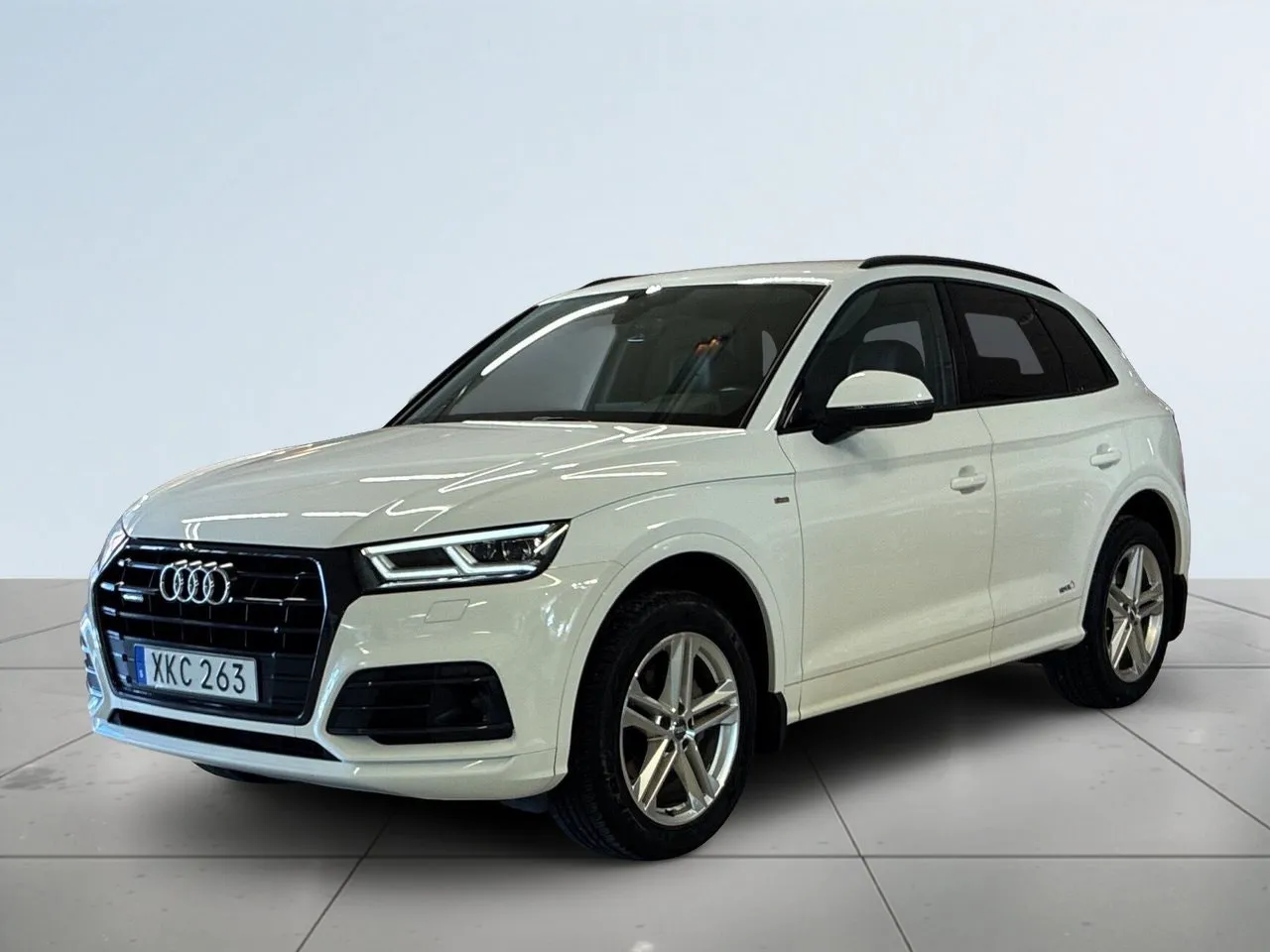 Vehicle image 15