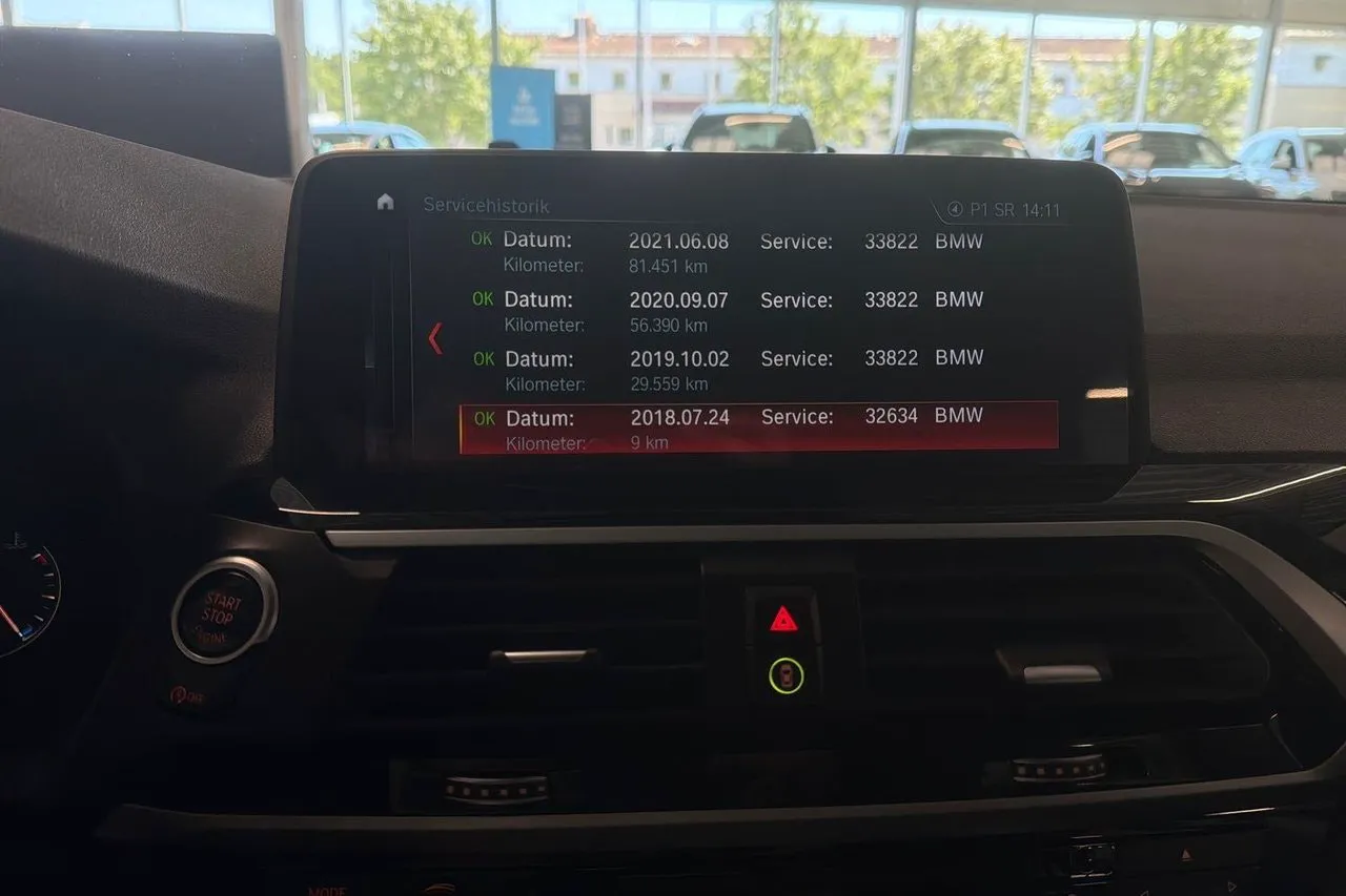 Vehicle image 18