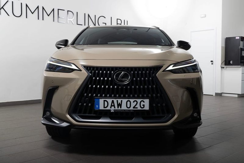 Lexus NX bild 8