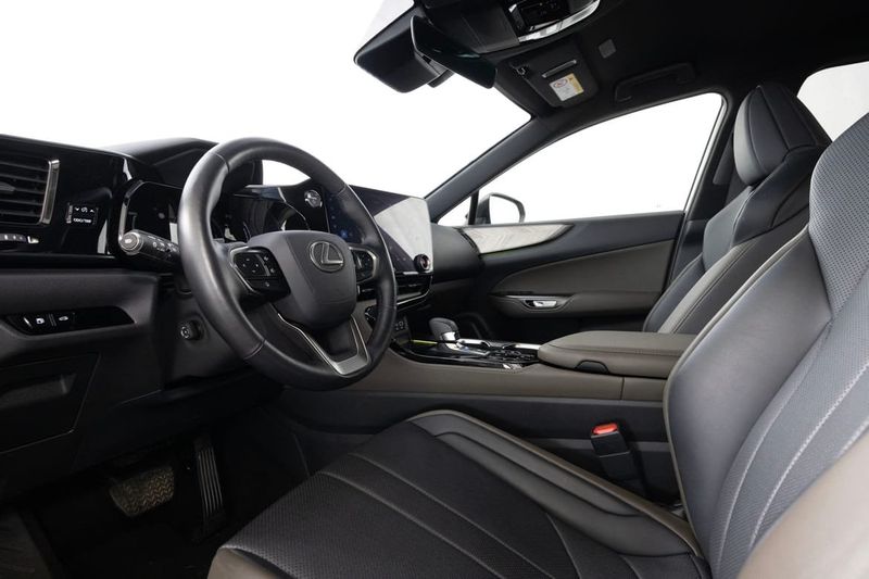 Lexus NX bild 16